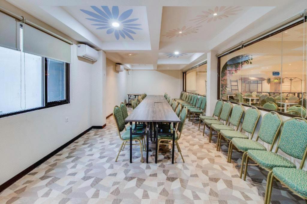 Oyo 1805 Fatmawati Mansion Syariah Hotell Jakarta Eksteriør bilde